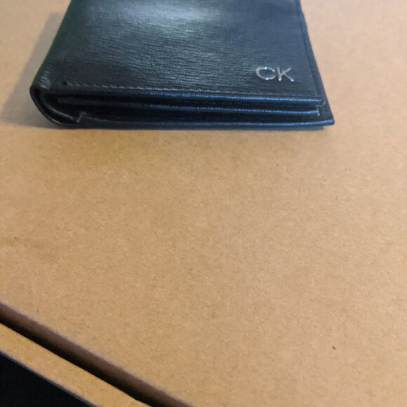 Calvin Klein Men Wallet - Picture 3 of 7